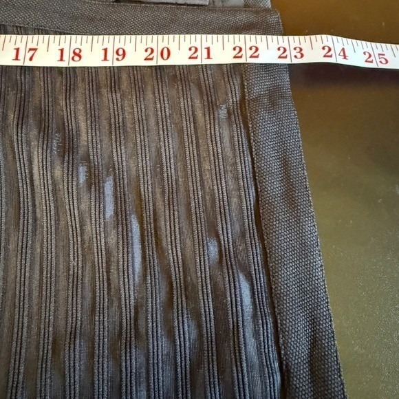 The Limited Black‎ Textured Pencil Skirt Faux Wrap Zip Closure Size 10 - Picture 9 of 11